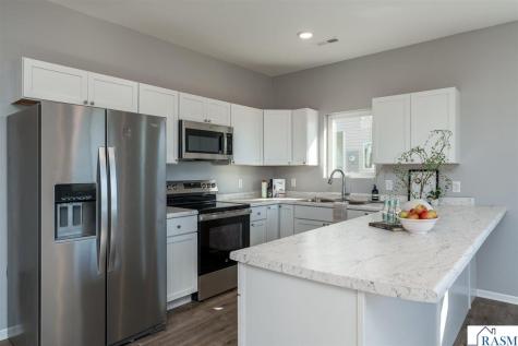 3203 Noble Drive Mankato MN 56001