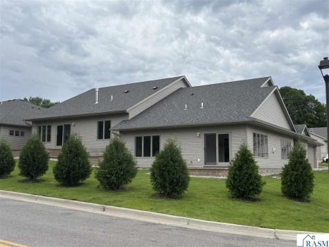 215 Parkway Place Mankato MN 56001