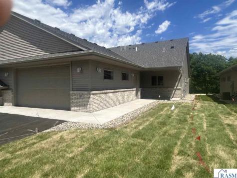 215 Parkway Place Mankato MN 56001