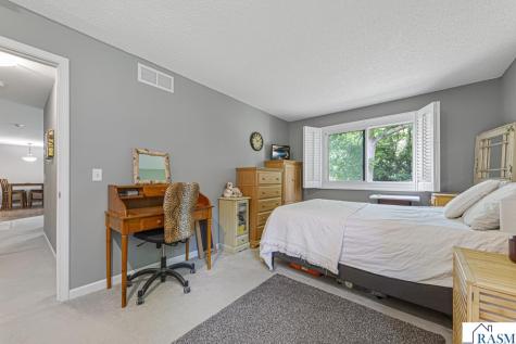 18450 Creeks Bend Drive Minnetonka MN 55345