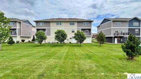 2157 Rolling Green Lane North Mankato MN 56003