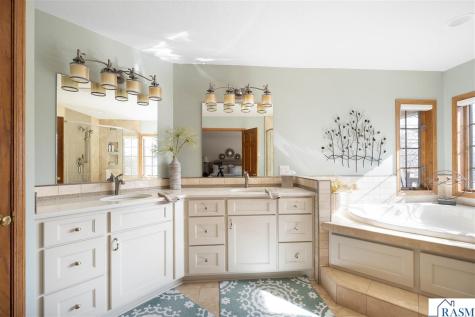 109 Teton Court Mankato MN 56001