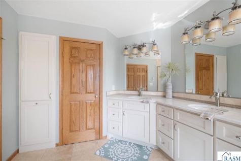 109 Teton Court Mankato MN 56001