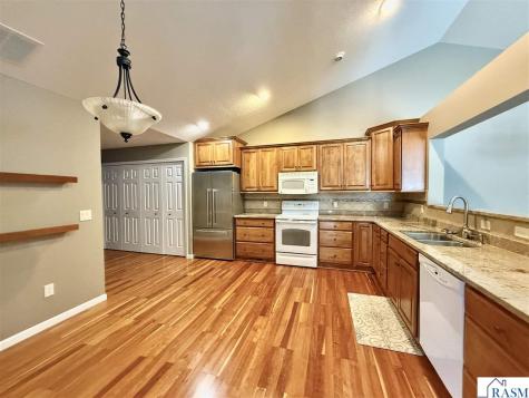 1314 Pine Pointe Curve St. Peter MN 56082