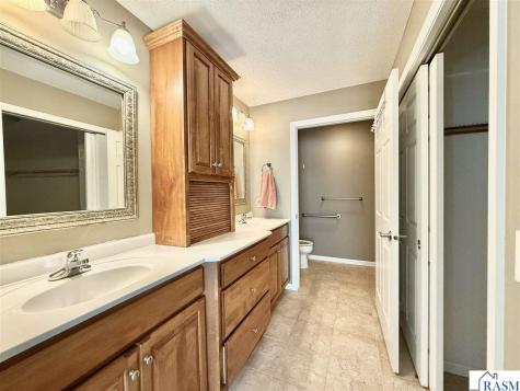 1314 Pine Pointe Curve St. Peter MN 56082