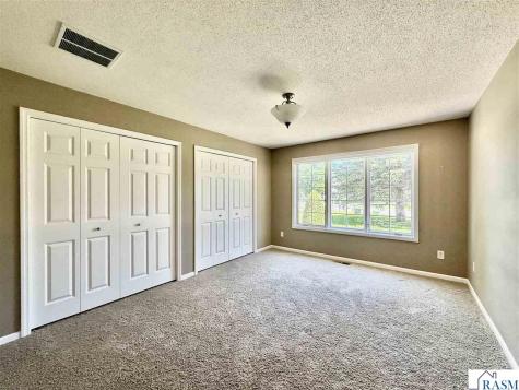 1314 Pine Pointe Curve St. Peter MN 56082
