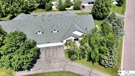 1314 Pine Pointe Curve St. Peter MN 56082