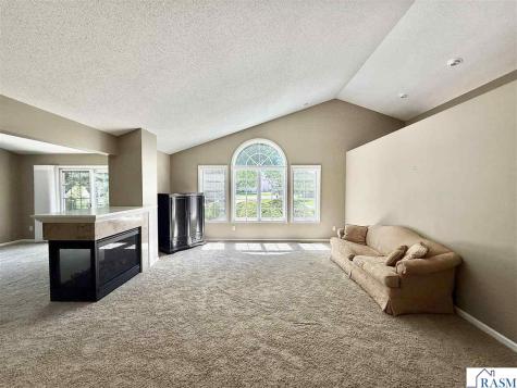 1314 Pine Pointe Curve St. Peter MN 56082