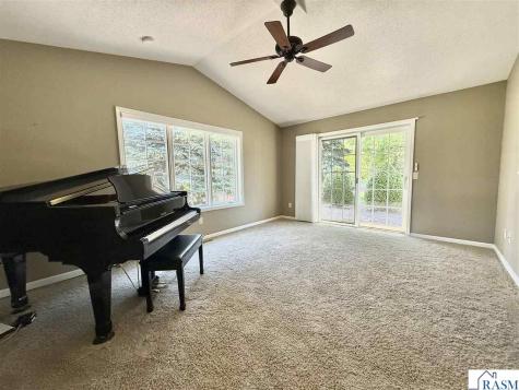 1314 Pine Pointe Curve St. Peter MN 56082