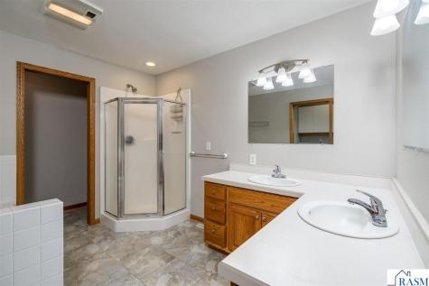 204 Parkway Place Mankato MN 56001
