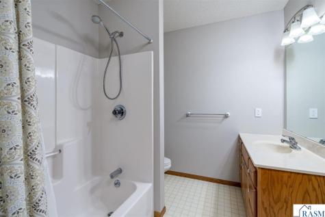 204 Parkway Place Mankato MN 56001