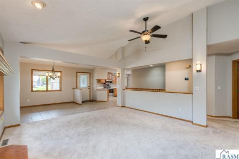 204 Parkway Place Mankato MN 56001
