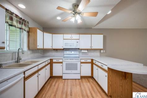 122 Oxford Path Mankato MN 56001