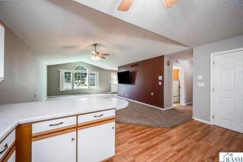 122 Oxford Path Mankato MN 56001