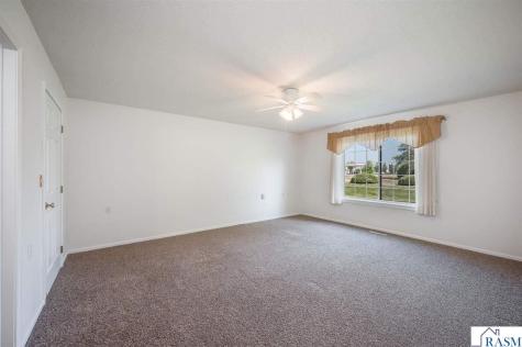 122 Oxford Path Mankato MN 56001