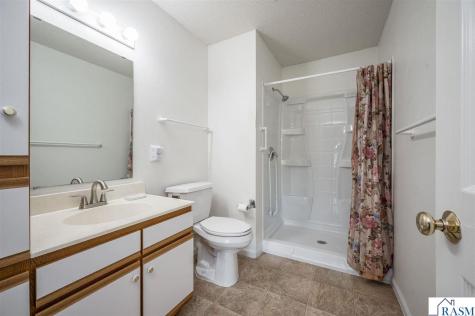 122 Oxford Path Mankato MN 56001