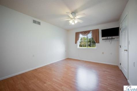 122 Oxford Path Mankato MN 56001