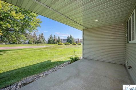 122 Oxford Path Mankato MN 56001