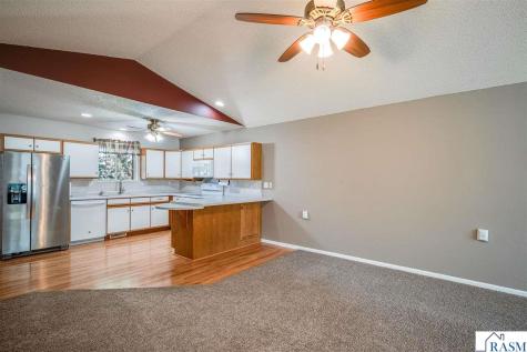 122 Oxford Path Mankato MN 56001