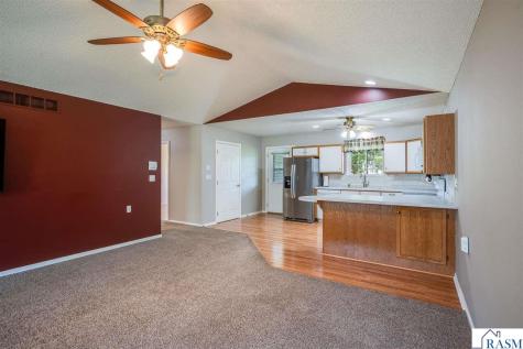 122 Oxford Path Mankato MN 56001