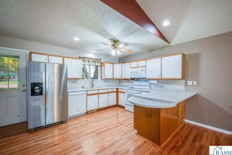 122 Oxford Path Mankato MN 56001