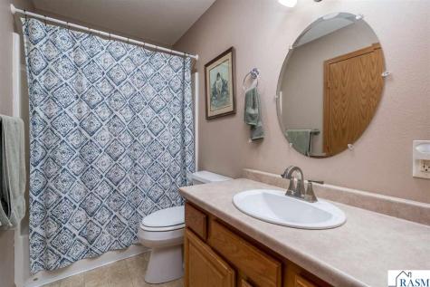 124 Blue Bird Path Mankato MN 56001