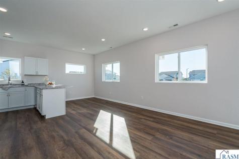 3121 Noble Drive Mankato MN 56001