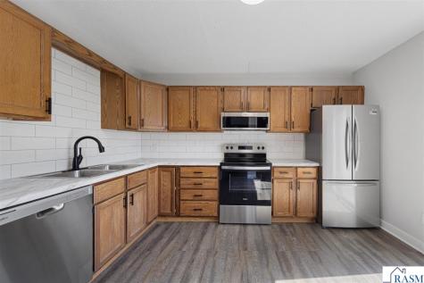 1641 Pleasant View Drive North Mankato MN 56003