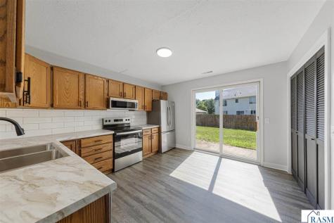 1641 Pleasant View Drive North Mankato MN 56003