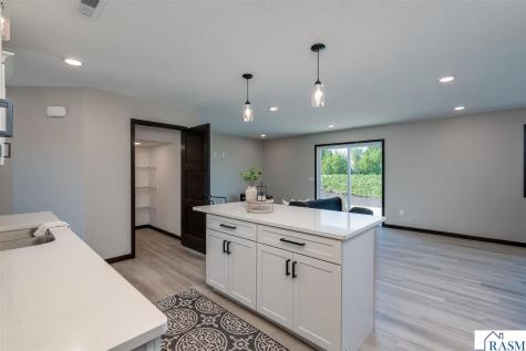 3216 Scotch Lane Mankato MN 56001