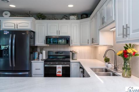 517 W Riverview Drive Waterville MN 56096