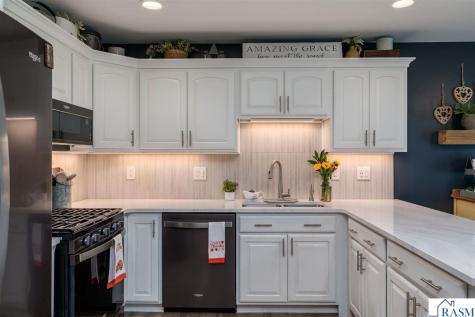 517 W Riverview Drive Waterville MN 56096