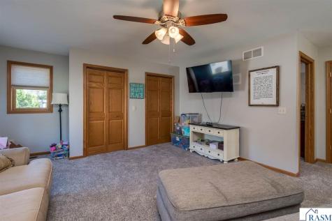 517 W Riverview Drive Waterville MN 56096