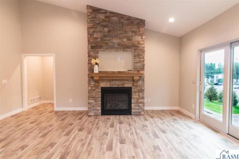 215 Parkway Place Mankato MN 56001