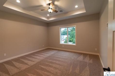 215 Parkway Place Mankato MN 56001