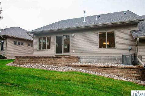 215 Parkway Place Mankato MN 56001