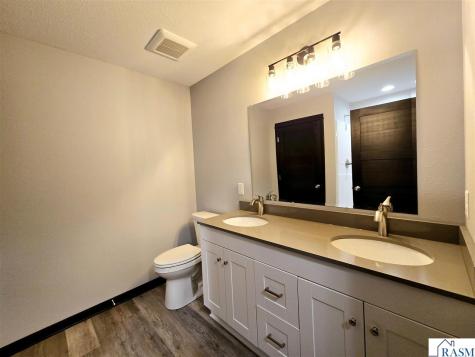 1119 SE 8th Avenue Waseca MN 56093-2075