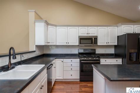 728 Grayhawk Circle Mankato MN 56001