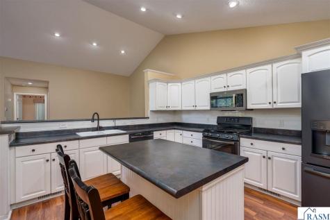 728 Grayhawk Circle Mankato MN 56001