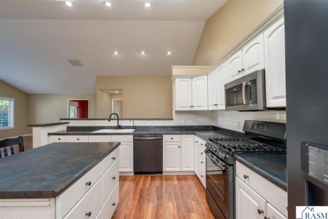 728 Grayhawk Circle Mankato MN 56001