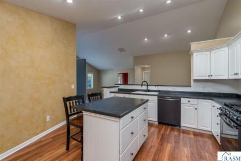 728 Grayhawk Circle Mankato MN 56001