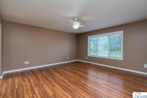 728 Grayhawk Circle Mankato MN 56001