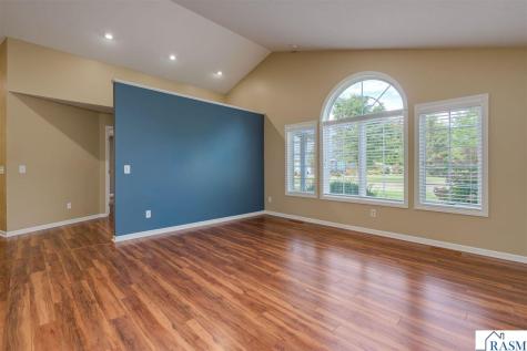 728 Grayhawk Circle Mankato MN 56001