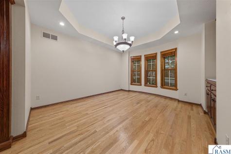 123 Woodhill Court Mankato MN 56001