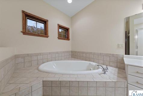 123 Woodhill Court Mankato MN 56001