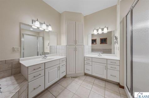 123 Woodhill Court Mankato MN 56001