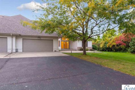 123 Woodhill Court Mankato MN 56001