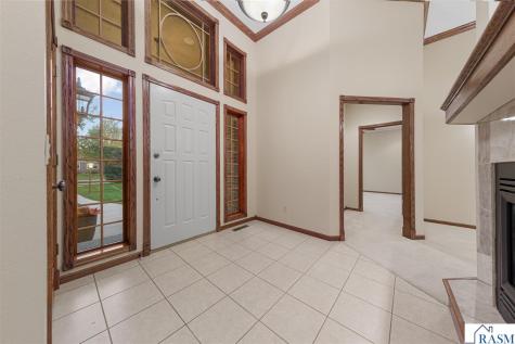 123 Woodhill Court Mankato MN 56001
