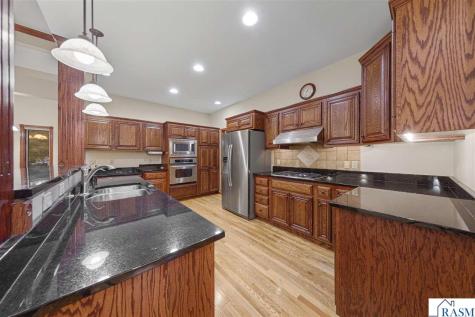 123 Woodhill Court Mankato MN 56001