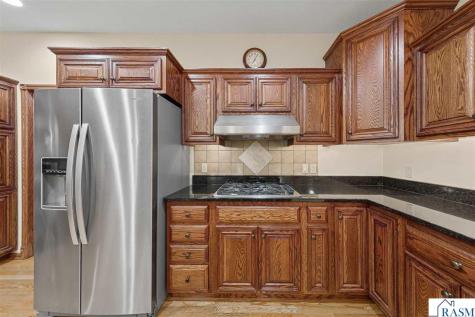 123 Woodhill Court Mankato MN 56001
